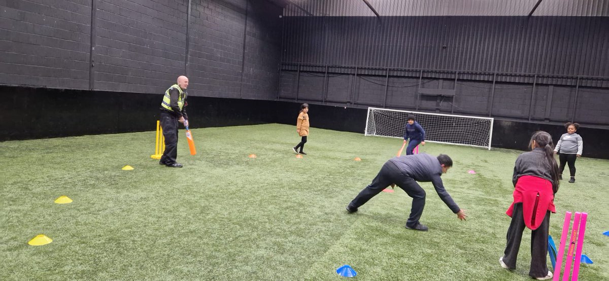 NYCA-Girls Friday Night Sports Activities Shoutout to our local police officers for visiting the girls & making their day👏🏾❤️ Shoutout to @GPNewport @GwentPCC and @CricketWales for funding these sessions 👏🏾👏🏾 TOGETHER WE ARE STRONGER❤️ @GP_CCKelly @Pill_Primary @jane_mudd