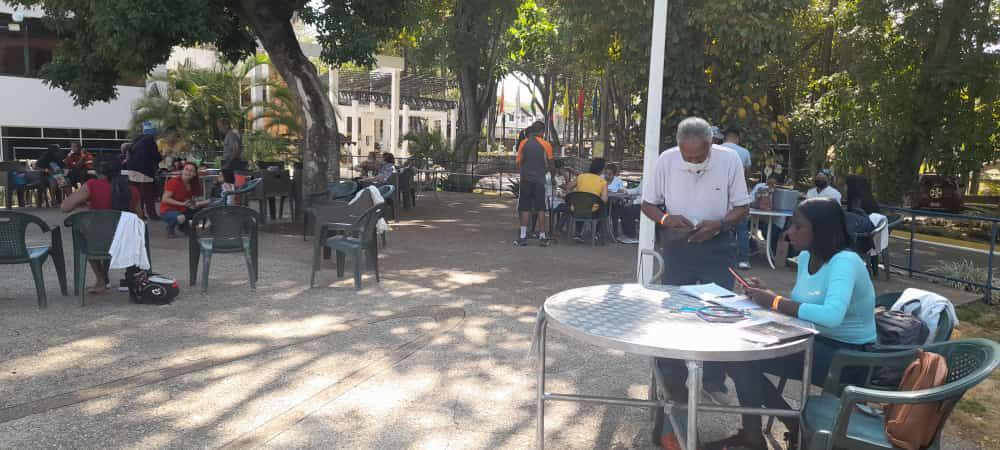 #DebesSaber l Habitantes del municipio Roscio fueron atendidos mediante jornada de salud realizada en el Hotel y Spa Agua Termales, la cual contó con asistencia médica, vacunación y entrega de medicamentos. 

<a href="/NicolasMaduro/">Nicolás Maduro</a> 
<a href="/MagaGutierrezV/">Magaly Gutiérrez Viña</a>
<a href="/josemvasquez/">José Vásquez</a> 
#MaduroLealtadYVictoria