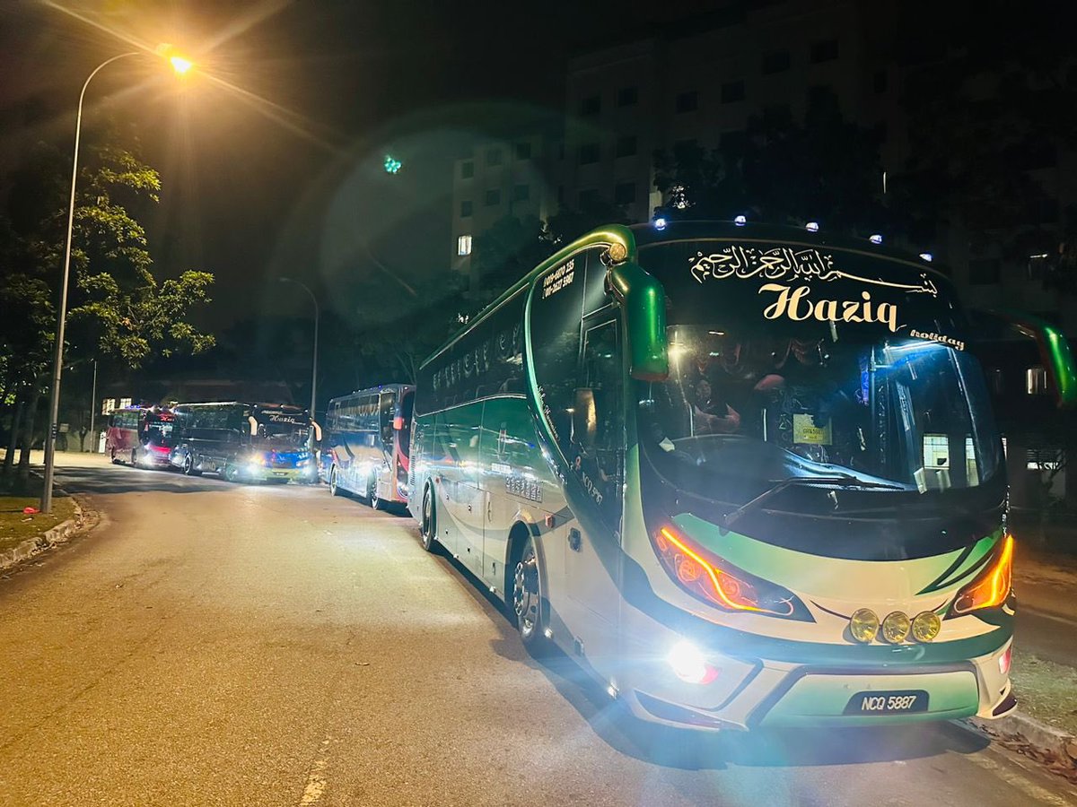 ennarossli's tweet photo. Alhamdulillah settle semuanya 4 bas , Uitm ➡️ Kelantan balik raya 2023. Meriahh , full house🥺 jumpa besok pulek 🚌💨 semoga selamat sampai adik adikku ❤️ https://t.co/VctZF8Go9r
