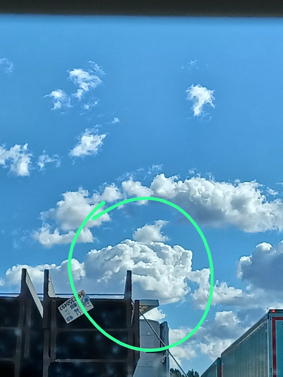 pitukiya's tweet photo. Después de dos horas en retención, veo hasta las nubes con cara de enfado @transit #accidenteAP7 #accidentap7 https://t.co/odndhzBfUy