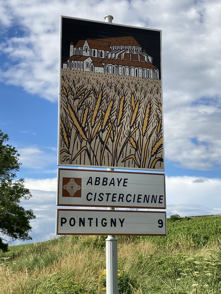 OlivierCOSTE2's tweet photo. On va devoir attendre le printemps 2024 pour découvrir des épis 🌾et du #blé au pied de cette abbaye de #Pontigny #Yonne. 
Avons-nous des nouveautés chez #CeuxQuiFontLesSemences,pour la #Moisson2024 @BONNIN1402?
#VisMaVieDeArc🥾

@Arvalisofficiel @AGPB_Cerealiers @semae_officiel https://t.co/nxQqXgTbFQ