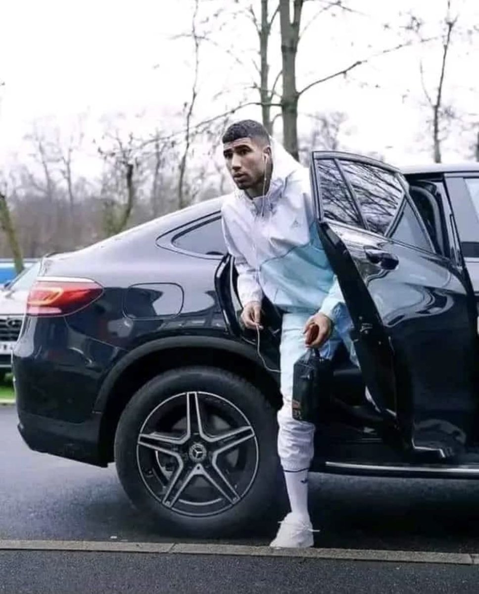 okoth_ke's tweet image. Achraf arrives in training with his mother's car, phone and earphones, dressed in clothes bought by his mother.