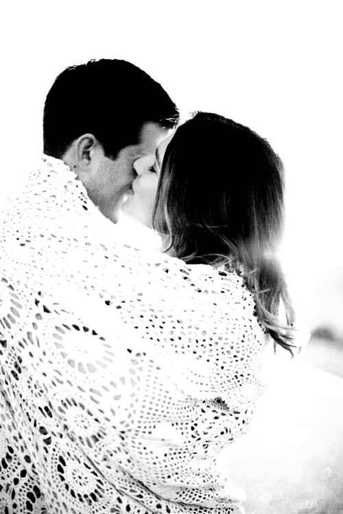 Forse un giorno
ti chiederai
cosa ho fatto
dei tuoi ricordi...
ti dirò che l'ho tenuti tutti 
per gioire quando penso a te.

#buonaserata #TuPoesía #EroTuits #EróticoAquelarre #LYF15 #love #LetrasEscarlatas #LetrasEróticas #loveisland #woman #Girls2 #love #beautiful #amor #ciao