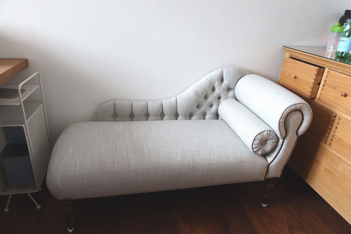 Kennington_Upho's tweet image. Classic chaise lounge after transformation from leather to fabric with deep buttoned design.

#chaiselounge #chaiselongue #reupholsteredfurniture #furniturerestoration #furnitureupholstery #upholsteredfurniture #reupholstery #reupholstered #upholsterylondon #kenningtonupholstery