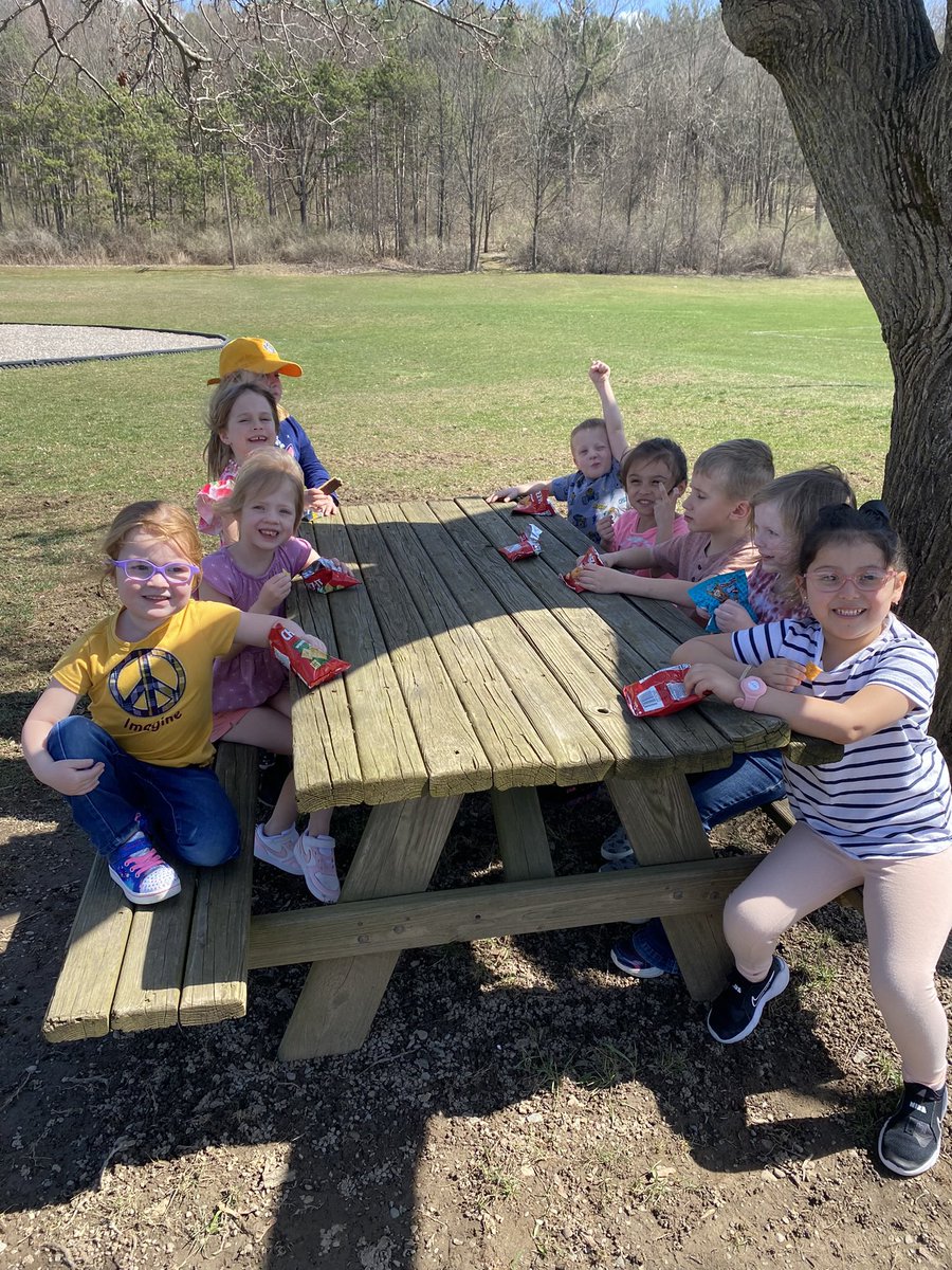 flower_mwcsd's tweet photo. Snack outside almost everyday this week and a nature walk today to go along with learning about the forest habitat! https://t.co/e6VT1C7ce5