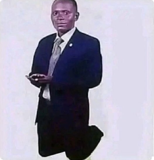 Ndasavye mumfollowinge , mumpe naka retweet uyu munsi ndare nkwije 700 , ndagira FB plz 🙏😩