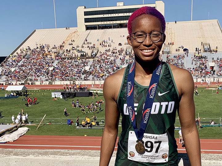 sportsinkansas's tweet photo. Ella Capling of De Soto (5A) with a big jump of 38-06.75 today at KU Relays to take third. New state leading mark 🔥 

Capling was the state-runner up last season in the event.

#sportsinkansas https://t.co/mGWjdiqekx