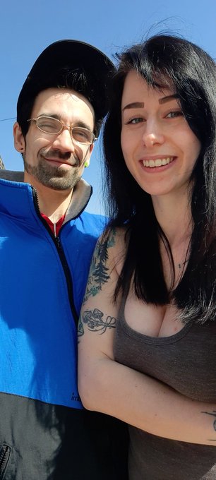 We are off to the airport in just over an hour 😁 🛩 @K1lowaTT 💕  . . . &bull; travel &bull; smile &bull; trip &bull; plane<a href="/tag/tittytuesday"class="tags"><span>#tittytuesday</span></a>