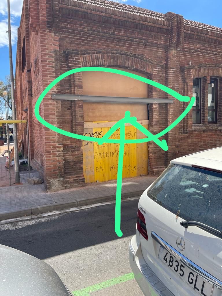 StopTanatori's tweet photo. Atenció a la barra! Els voltors del #tramatori planejant fer la sortida més ampla, trencant el disseny de l’edifici protegit (!!??) Incomprensible @BCN_SantsMont @AgusGiralt @MarcSerraSole
#foraespeculadors #questapasants #laplaçaesnostra #stoptanatori https://t.co/PdGD4ntWnz