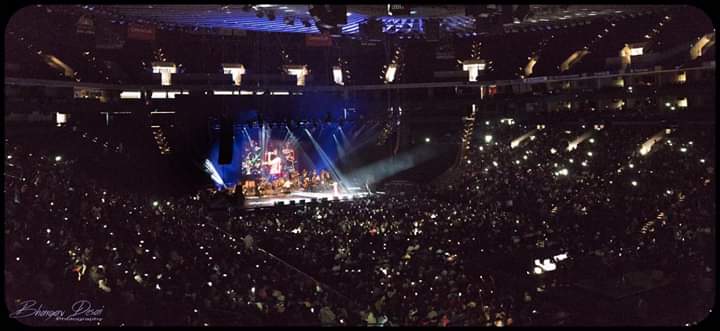 GaneshDGN's tweet image. Shreya Ghoshal is the first South Asian Female Artist to have a sold out Concert In #OracleArena...