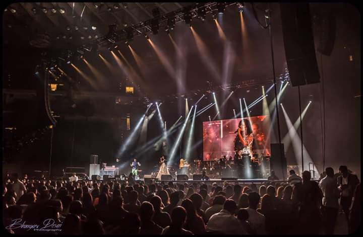 GaneshDGN's tweet image. Shreya Ghoshal is the first South Asian Female Artist to have a sold out Concert In #OracleArena...