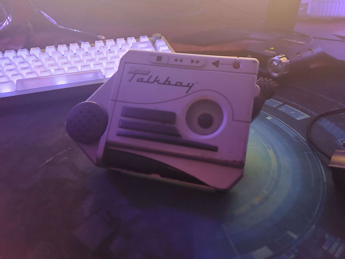 WoWs3d's tweet photo. I put batteries in this thing and it still works!? https://t.co/seWOihBR7q