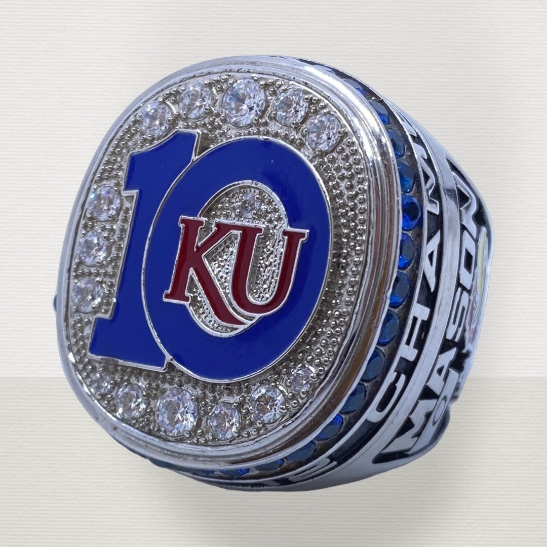 GF_Auctions's tweet photo. Just Consigned! Frank Mason III Kansas Jayhawks Awards Including Naismith & AP Player Of The Year Trophies π#JustConsigned #AuctionPreview #TheHobby #ComingSoon #Bid #1of1 #WhatDoYouCollect https://t.co/ggJ0AxHlt2