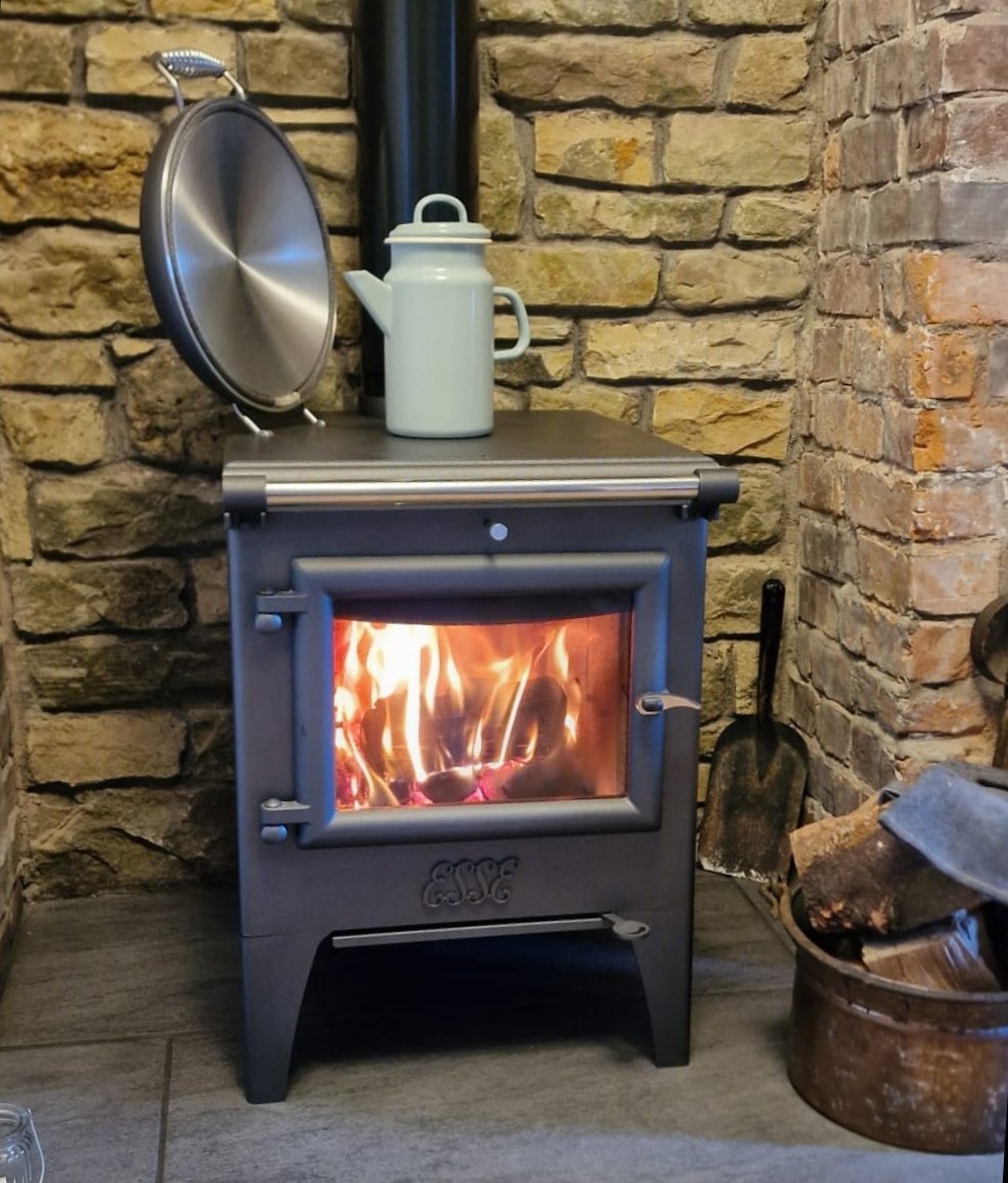Kettle's on 🤭☕ <a href="/ESSE1854/">ESSE: Master stove maker since 1854</a> #TheGoodLife #OurWeeCottage🏡