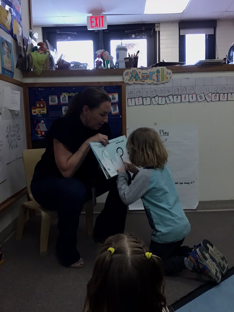 bergeregner's tweet photo. Thank you @d_j_middleton for coming to read to our class! We loved the book This is a Dot.@OakPark97 @BearsLongfellow #pkp https://t.co/iCvQytJl3d