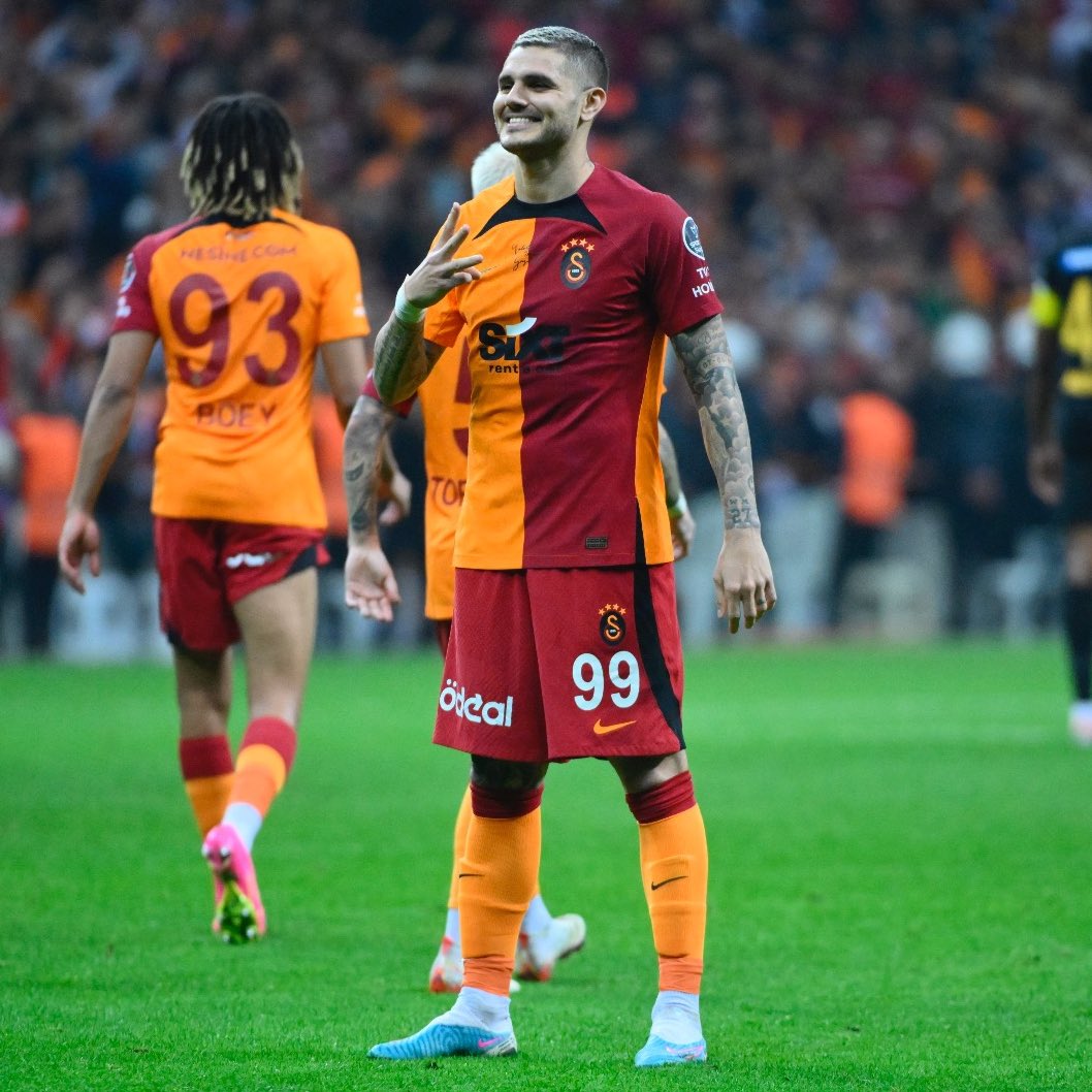 Galatasaray EN on Twitter "Men when they complete the hattrick in 45 mins 🤣"