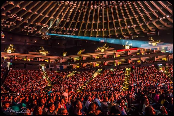 GaneshDGN's tweet image. Shreya Ghoshal is the first South Asian Female Artist to have a sold out Concert In #OracleArena...