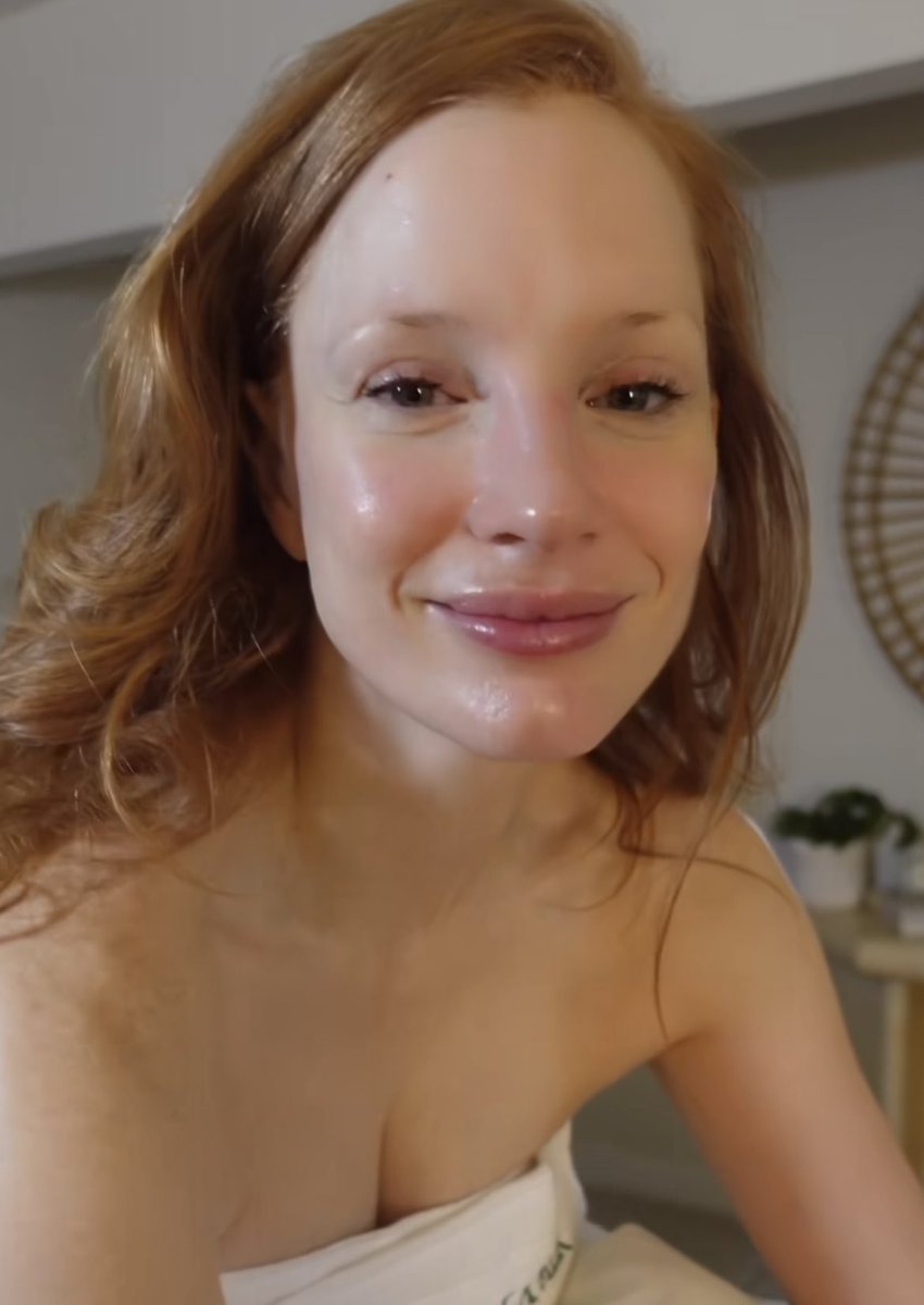 jessica chastain’s glowing skin with no makeup ✨