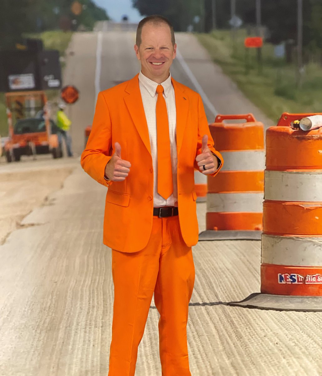 MichiganDOT's tweet image. YES, orange suits do exist! Proudly show your support for work zone safety - like MDOT Chief Operations Officer Gregg Brunner - by wearing orange on Wed, April 19. Share your pics with #Orange4Safety, #WorkZoneSafety and #NWZAW.