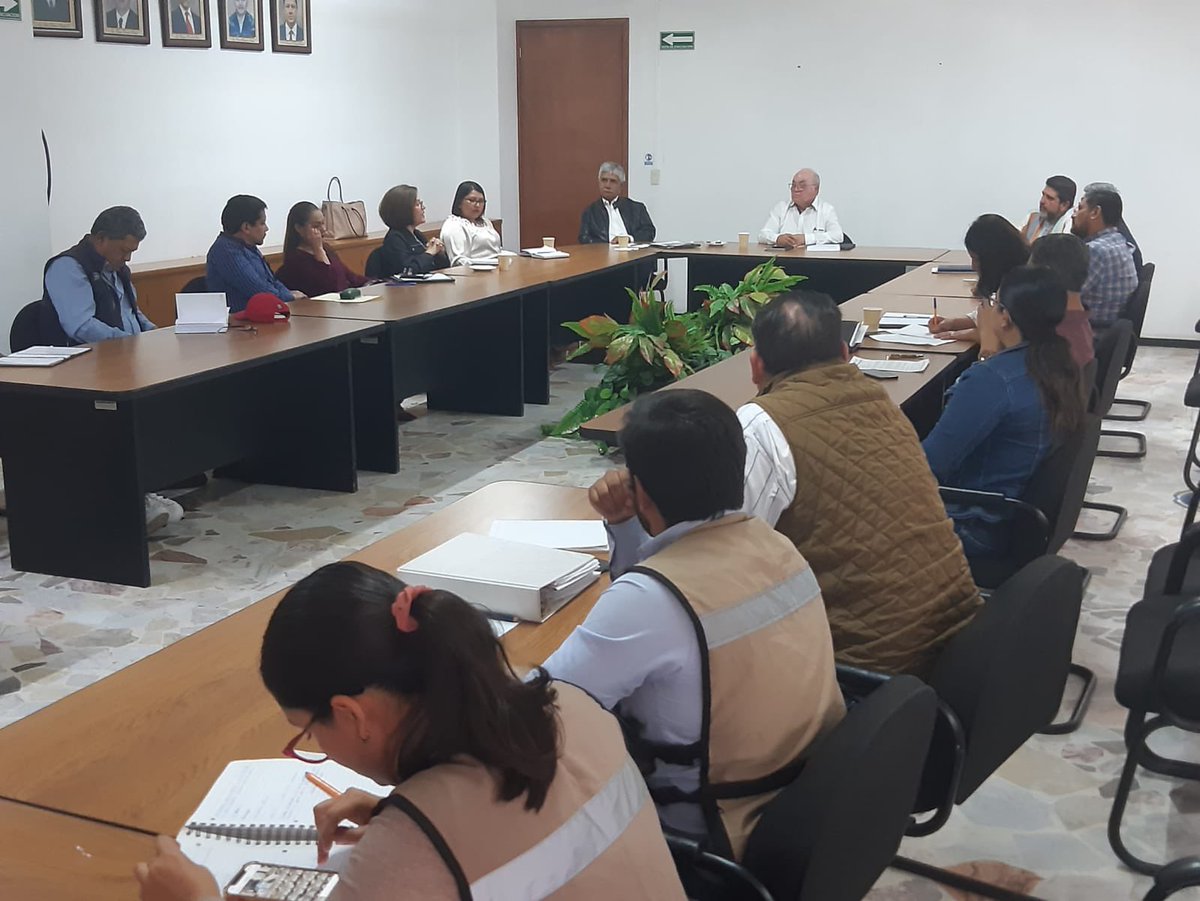 SICT_Durango's tweet photo. Se avanza en los trabajos del proyecto presidencial “Agua Saludable Para La Laguna” mesa de trabajo del día de hoy en las instalaciones del Centro @SCT_Dgo participaron las dependencias involucradas 
CONAGUA, CAED y SICT Durango con el tema del trámite del uso del derecho de vía. https://t.co/Mcl25RBu3a