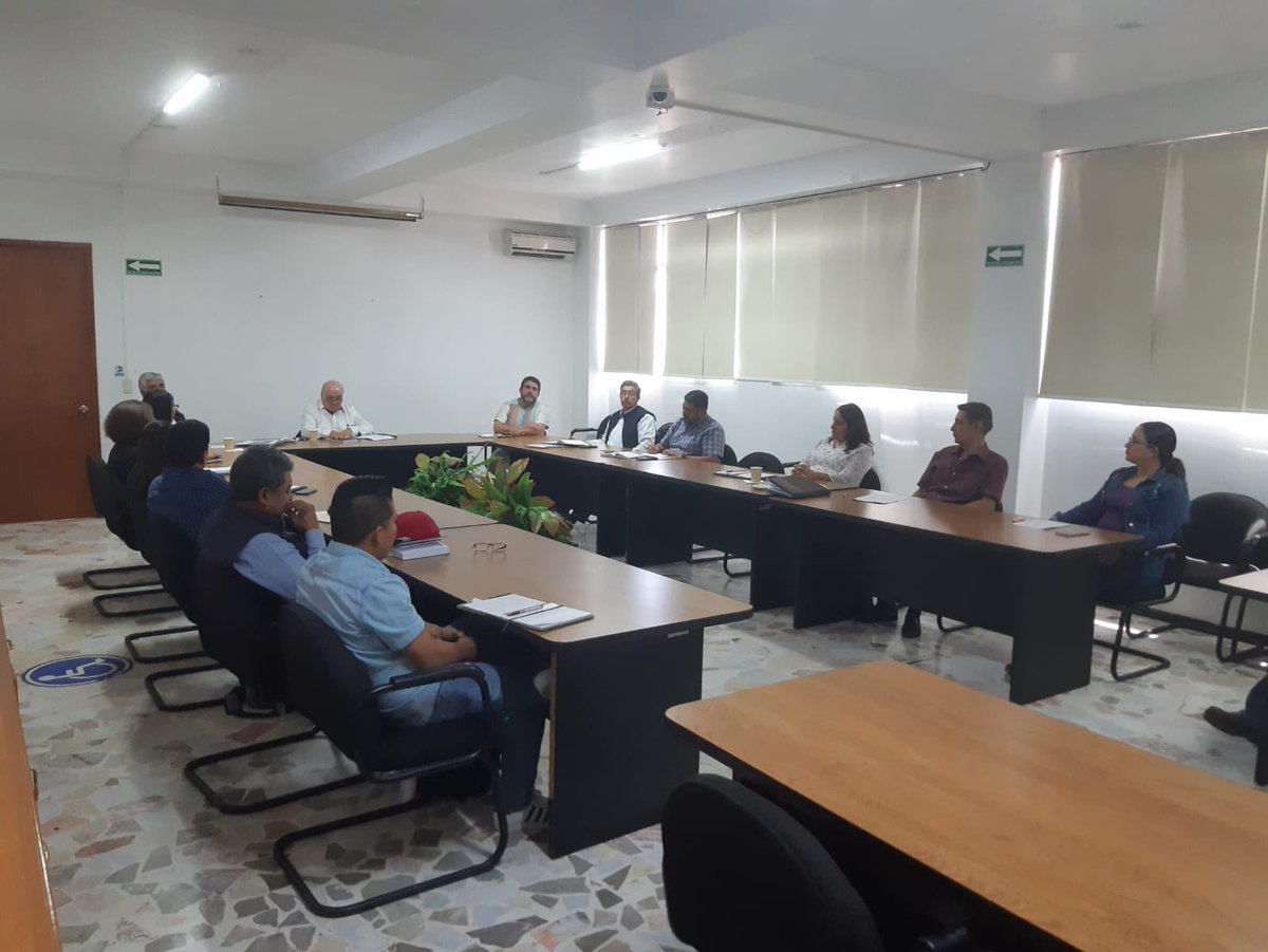 SICT_Durango's tweet photo. Se avanza en los trabajos del proyecto presidencial “Agua Saludable Para La Laguna” mesa de trabajo del día de hoy en las instalaciones del Centro @SCT_Dgo participaron las dependencias involucradas 
CONAGUA, CAED y SICT Durango con el tema del trámite del uso del derecho de vía. https://t.co/Mcl25RBu3a