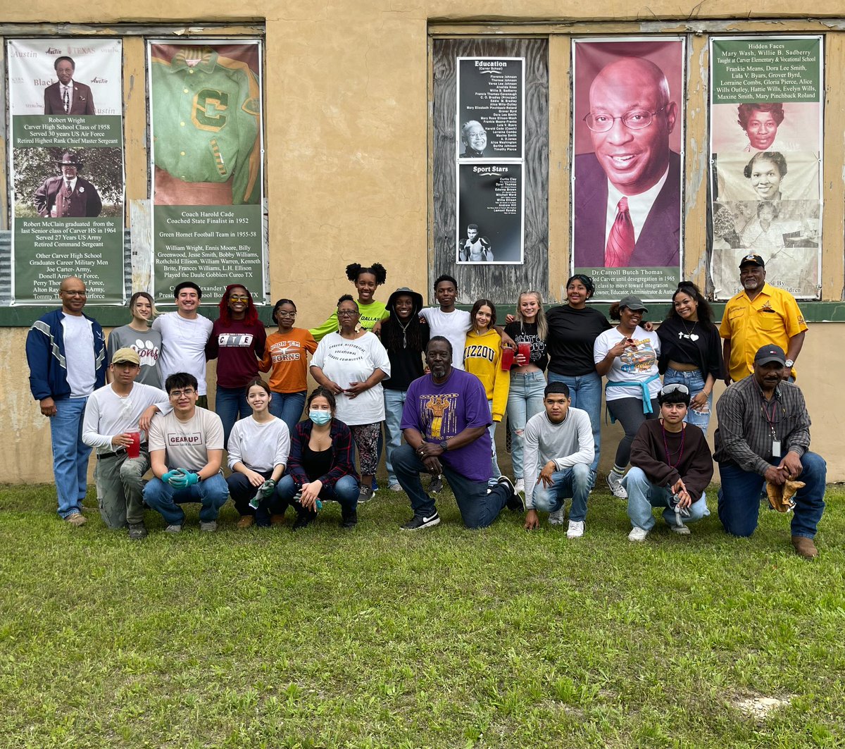 LockhartISD's tweet photo. Today, members of the LHS Black Student Union helped preserve an important piece of Lockhart history: Carver High.❤️

The school served Lockhart’s Black community from 1923-1964.

This is Lockhart BSU’s first year and their first ever community service event! #LockHeart4People https://t.co/sdSd1f607P