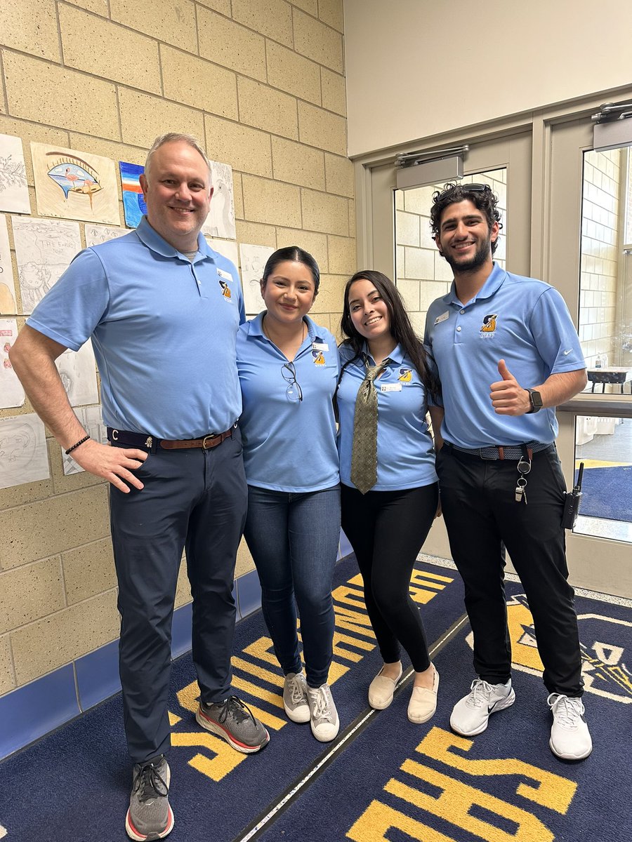 SauganashCPS's tweet image. Today we recognized @SeanKennedy80 for all his work as AP. We appreciate your hard work and passion! Today the students and staff dress like Mr. Kennedy #TeamSauganash #apweek23
