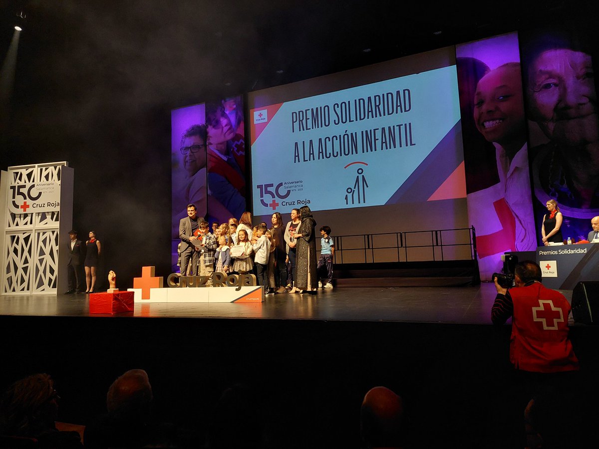 CruzRojaSalaman's tweet photo. Y el PREMIO SOLIDARIDAD A LA ACCIÓN INFANTIL ES PARA… @ceipmartingaite porque desde hace más de diez cursos implica a todo el alumnado y la comunidad educativa, a través de todas las asignaturas en el proyecto ‘Emprendedor-Solidario’ para diseñar y producir objetos solidarios https://t.co/dtm3djUJZo
