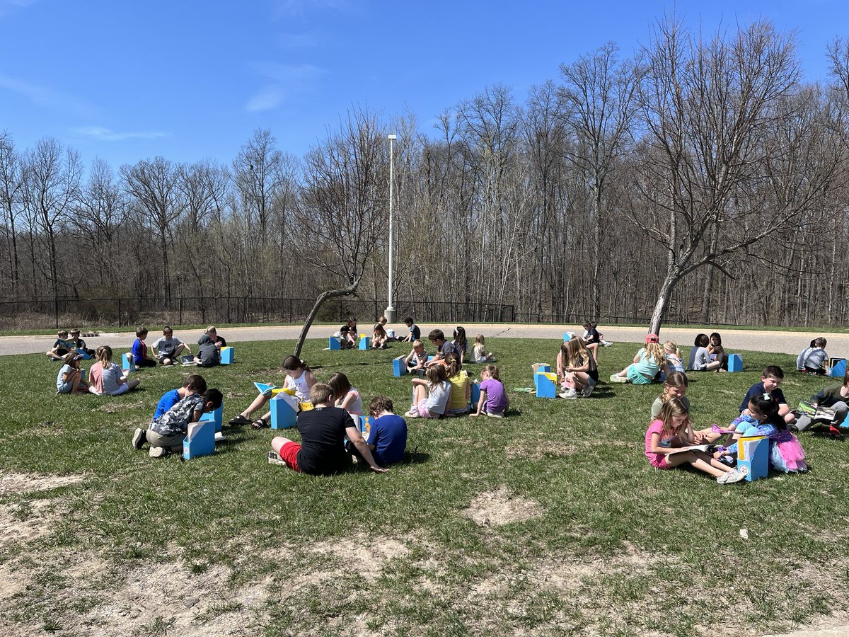 Reading with our kindergarten buddies outside on this beautiful day! ☀️<a href="/hutchingsele/">Hutchings Elementary</a>