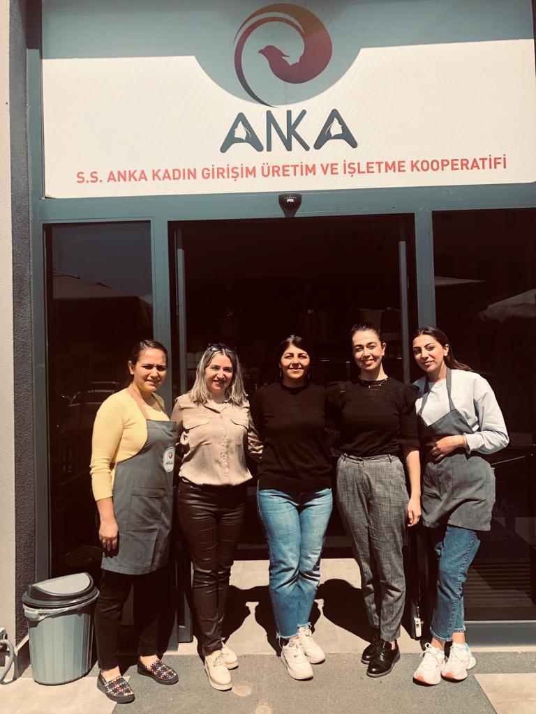 antalyailtarim's tweet photo. Kadınların Kooperatif Yoluyla Güçlendirilmesi Projesi kapsamında Anka Kadın Girişimi Kooperatifini yerlerinde ziyaret ederek ortak yapılabilecek çalışmalar hakkında istişarede bulunduk. 

#GelecekTarımda
#TarımAntalyada

@gokhankaraca_ @ersinyazici1 @VahitKirisci https://t.co/OcC3YIVM89