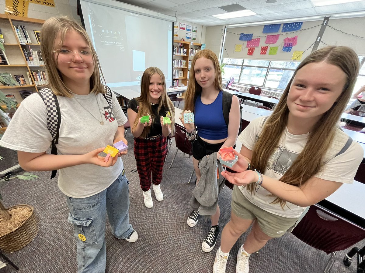 Lindsay Cesari tweet media