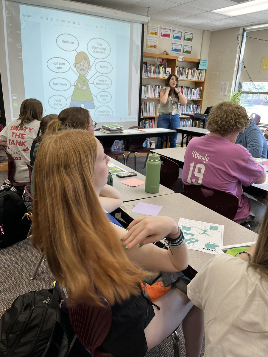 Lindsay Cesari tweet media