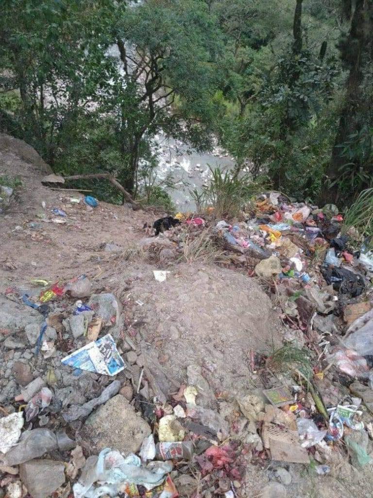 Estas son las huellas de la especie más salvaje y primitiva que habita el planeta 🙁😢