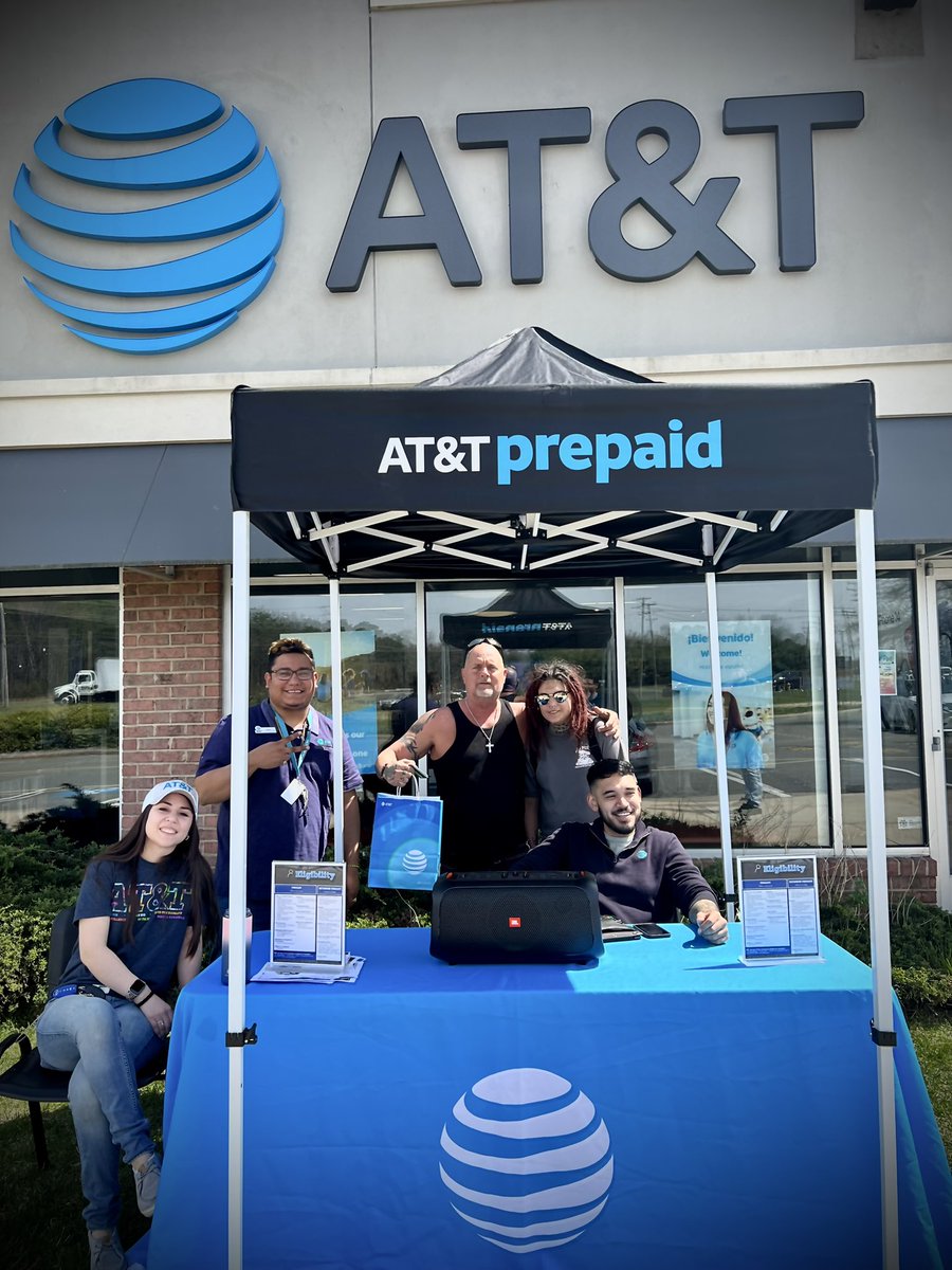 Brick 🧱out here bringing people inside!
<a href="/LifeAtATT/">Life at AT&T</a> <a href="/LifeAtATT/">Life at AT&T</a> <a href="/Vinecia_F/">Vinecia F.</a> <a href="/TadrosPatrick/">Patrick Tadros</a> <a href="/TitoKnows/">Tito</a> <a href="/angels_candie/">yessenia santiago</a> <a href="/GermayraR/">Germayra Baez</a>