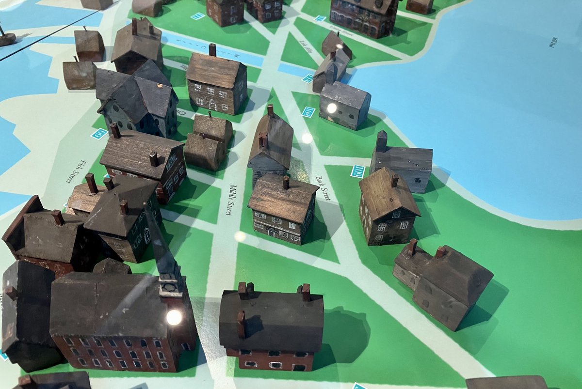 BostonHistory's tweet photo. In my children’s book One April in Boston, 10-year-old Ben Edwards, an orphan, lives with his aunt and uncle on Back Street near the Mill Pond in the North End of Boston. Home on the far right of second photo. This model at Old South depicts Boston before the American Revolution. https://t.co/CqAzMiHbud