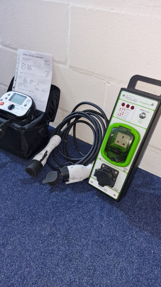 electrician_247's tweet photo. Made my night after a tough week working away. Coming back to this awesome donation of test gear from the legend @adielecsol
I said it on the podcast with @SulisElectrical today but sparks on twitter bar the odd couple are immense.
Have a great weekend all β€οΈ
#apprentice121 https://t.co/1yUONpir7Z
