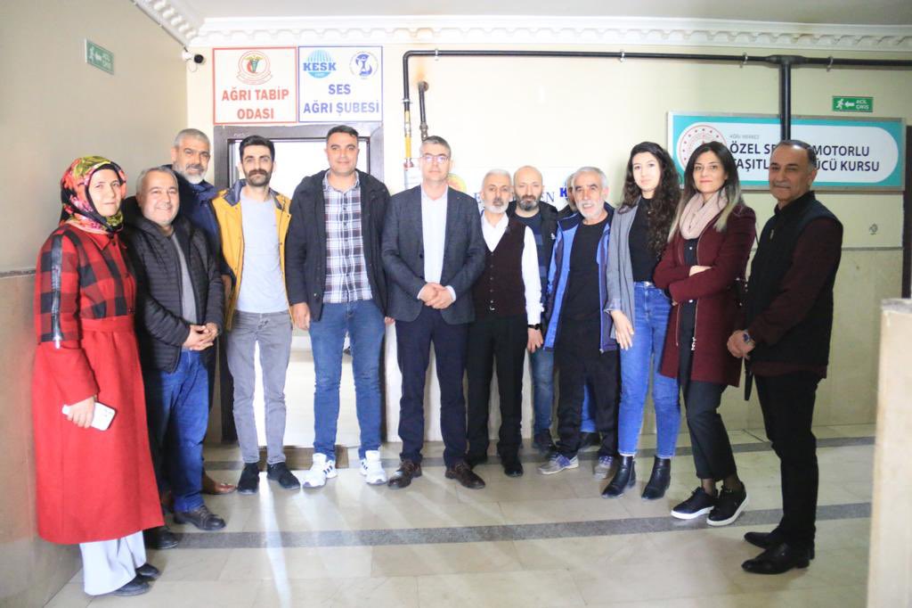 yspagri04's tweet photo. Bugün ilimizde bulunan sivil toplum örgütlerini il eşbaşkanlarımız ve millet vekili adaylarımız ile ziyaret ederek seçimlere yönelik önerilerini aldık gösterdikleri ilgi ve alaka dan dolayı kendilerine teşekkür ederiz
@YesillerSol @zelal_ylmz @nejlademir0421 @sakiksirri https://t.co/b9pJBpGEse