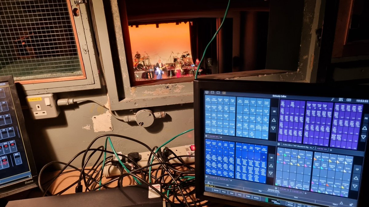 Lighting from the back tonight. Makes a change go see what I'm doing