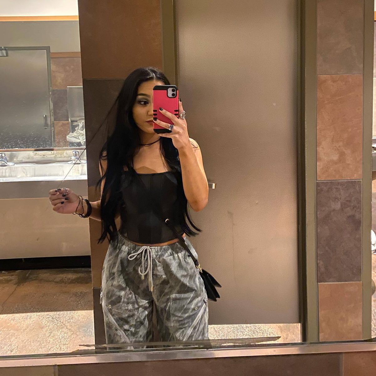 InuredProdigy's tweet photo. 𝘚𝘮𝘦𝘭𝘭𝘪𝘯𝘨 𝘵𝘩𝘦 𝘧𝘭𝘰𝘸𝘦𝘳𝘴 𝘰𝘯 𝘵𝘩𝘦 𝘤𝘰𝘮𝘦𝘣𝘢𝘤𝘬 𝘵𝘳𝘢𝘪𝘭 𝘵𝘰 𝘨𝘦𝘵𝘵𝘪𝘯𝘨 𝘔𝘠 𝘕𝘟�� 𝘞𝘰𝘮𝘦𝘯'𝘴 𝘵𝘪𝘵𝘭𝘦 𝘣𝘢𝘤𝘬! 🔮 https://t.co/ZTkRVEq4qt