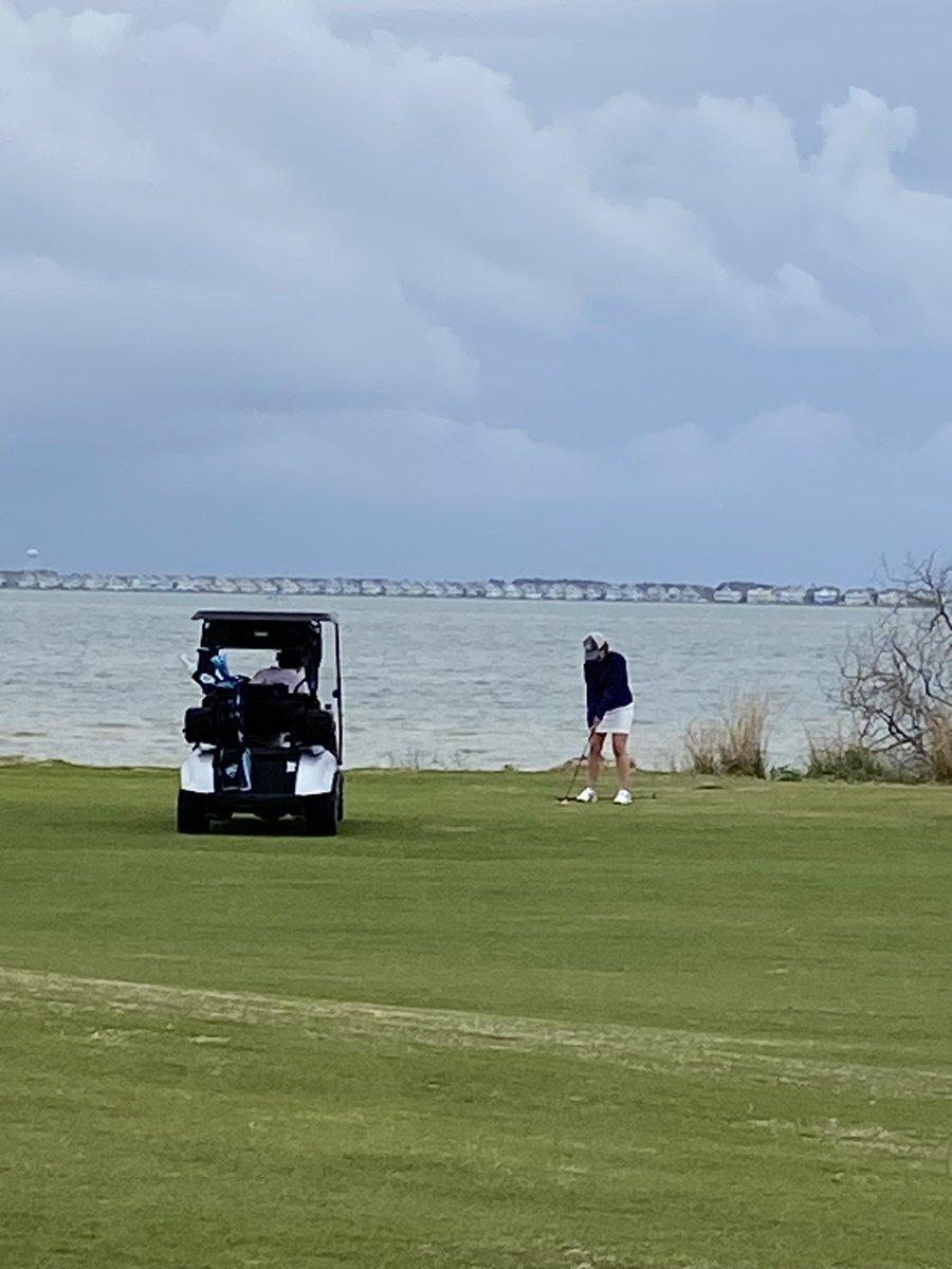 Matt_Littlejohn's tweet photo. We enjoyed our time on @NHGLGolfShop today! ๐โณ๏ธ๐๐ผโโ๏ธ๐๐ปโโ๏ธ#SpringBreakin2023 #OB #NagsHead #BeachGolf #NagsHeadGC #FamilyFunTime #WorkHardPlayHard https://t.co/oaclTkZVDW