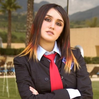 choquei's tweet photo. 🚨AGORA: A cantora Dulce Maria, do RBD, para um comercial da Smirnoff. https://t.co/ZLv3BzF2oJ