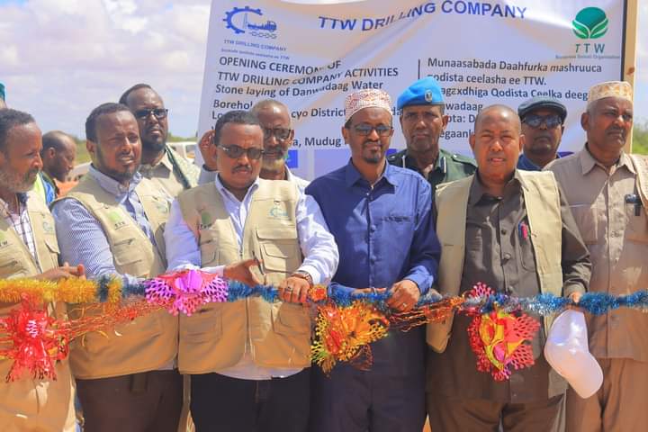 MediaBmp's tweet photo. Hay'adda waddani ah ee Talo iyo Tabar Wadaag (TTW) ayaa maanta waxa ay daah-furtay Shirkadda qodista ceelasha ee (TTW Drilling Company) oo qodi karta ceel-biyood gaari kara ilaa 800m oo dhulka hoostiisa.

Shirkada qodista ceelasha ee TTW Drilling Company. https://t.co/JWihdnn41v