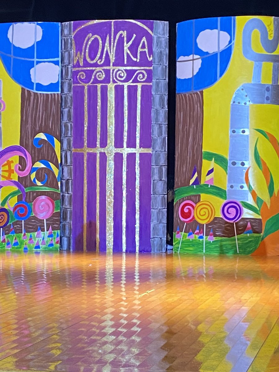 So happy with the set my middle school artists and I worked on for Willie Wonka #FineArtsFriyay ⁦@GLECPVA⁩ ⁦<a href="/GLECART/">Gregory-Lincoln PVA Art Department</a>⁩ ⁦<a href="/chandelart/">Dr. Chandel Hancock</a>⁩ ⁦@HISDFineArt⁩