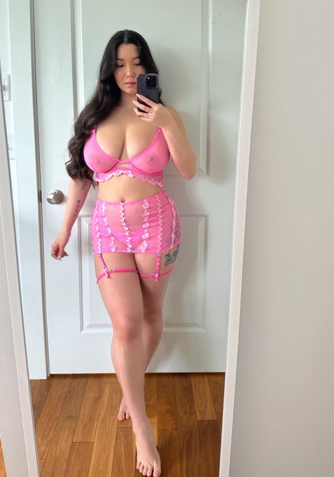 How&rsquo;s this for a first date outfit? https://t.co/GBwrKSRt9q