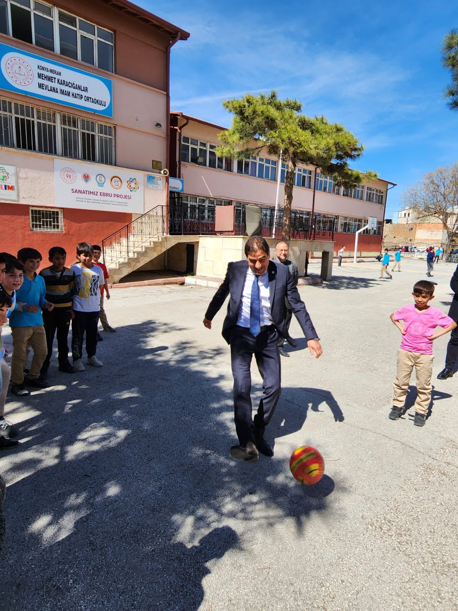 ⚽ Çocuklarla eğlence zamanı
Mehmet Karacığanlar Mevlana İmam Hatip Ortaokulu bahçesinde çocuklarla birlikte futbol oynayarak heyecanlarına ortak oldum. Çocuklarımıza daha iyi bir gelecek için geliyoruz.
#TürkiyeTarihYazacak #MilletBiziÇağırıyor
