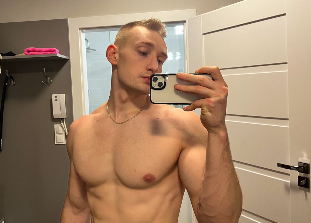 blondino tweet media