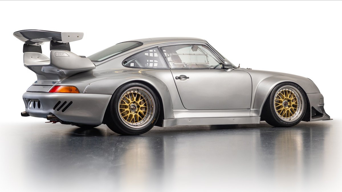 rmsothebys's tweet photo. Boasting in-period competition history, this 911 GT2 Evolution is offered without reserve from 𝘛𝘩𝘦 𝘊𝘢𝘳𝘳𝘦𝘳𝘢 𝘊𝘰𝘭𝘭𝘦𝘤𝘵𝘪𝘰𝘯: 𝘗𝘢𝘳𝘵 𝘖𝘯𝘦 in Switzerland. https://t.co/pfCjl38VqN https://t.co/Hww4XbLtwD
