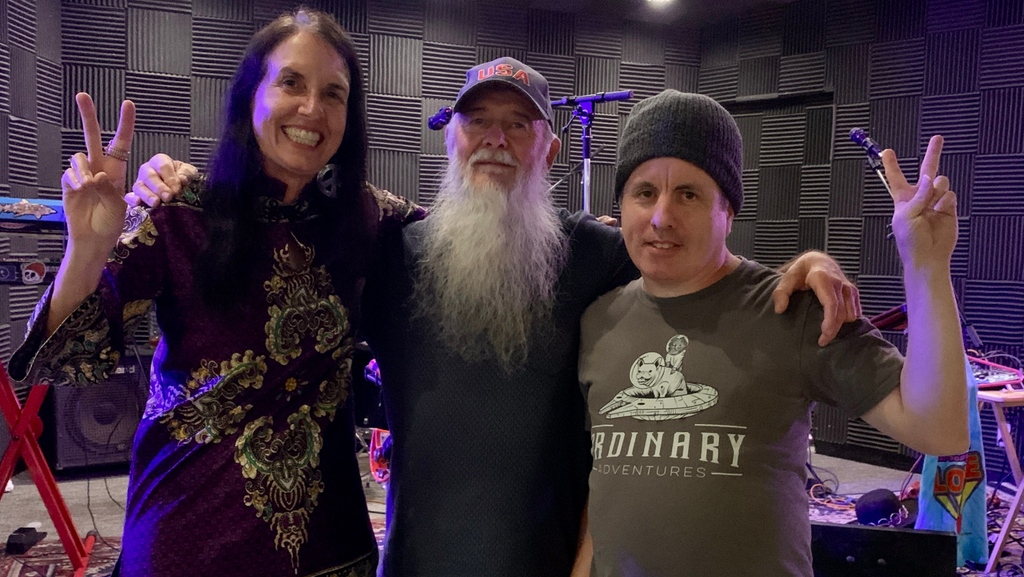 groovyjudy's tweet image. I'm sharing peace, love, fun music &amp;amp; good vibes 4/15 at Tower Park Waterfront Grillei. Join me &amp;amp; the band! groovyjudy.com/events 🥰☮️❤️🎶🎸 
#peaceandlove #peacesign #funmusic #goodvibesalways #lodi #waterfrontgrille #towerpark #guitarist #rockband  #liveshows #groovyjudy