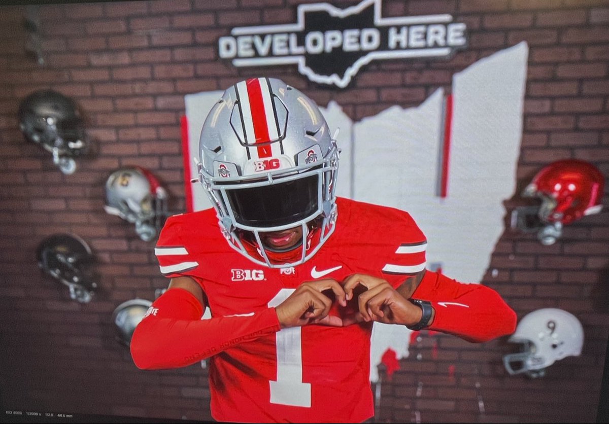 andrelovett_cfk's tweet photo. I had a great time at The Ohio State 🔴⚪️!! Thanks for having me again 🙏🏾🤘🏾. #GoBucks  @brianhartline @EDGYTIM @Rivals_Clint @adamgorney @AllenTrieu @Bryan_Ault @MohrRecruiting @CoachM_Willis @Deshaun2Wright https://t.co/Iv56KiQCCG