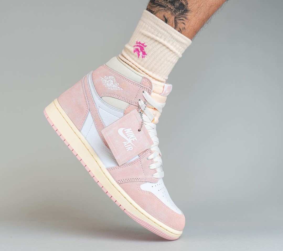 JustFreshKicks's tweet photo. Air Jordan 1 High OG "Washed Pink" Releasing This Month 🐷 https://t.co/0dCyXlbl7w https://t.co/sCHA7WxJxk